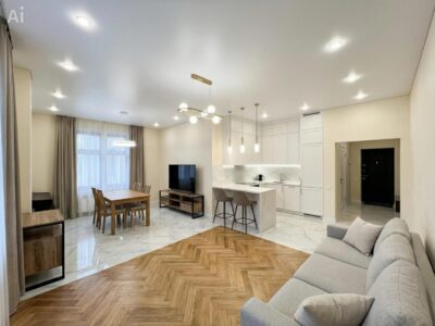 Двухкомнатная квартира в центре (73998706)