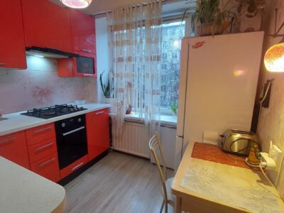Рядом парк и река Нева (95655638)